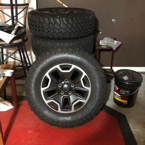 2018 Jeep rubicon tires